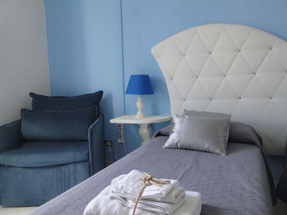 Bed and Breakfast Le Vele Campofelice Di Roccella Exterior foto