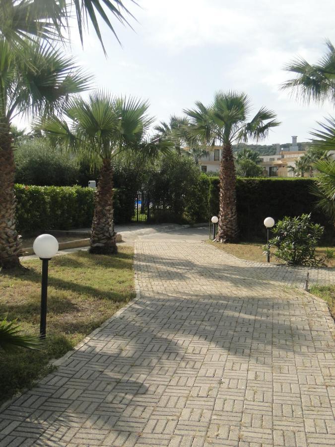 Bed and Breakfast Le Vele Campofelice Di Roccella Exterior foto