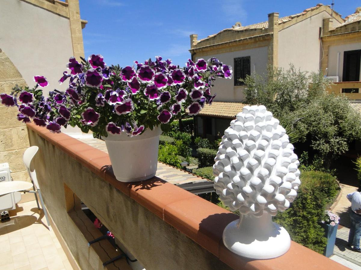 Bed and Breakfast Le Vele Campofelice Di Roccella Exterior foto